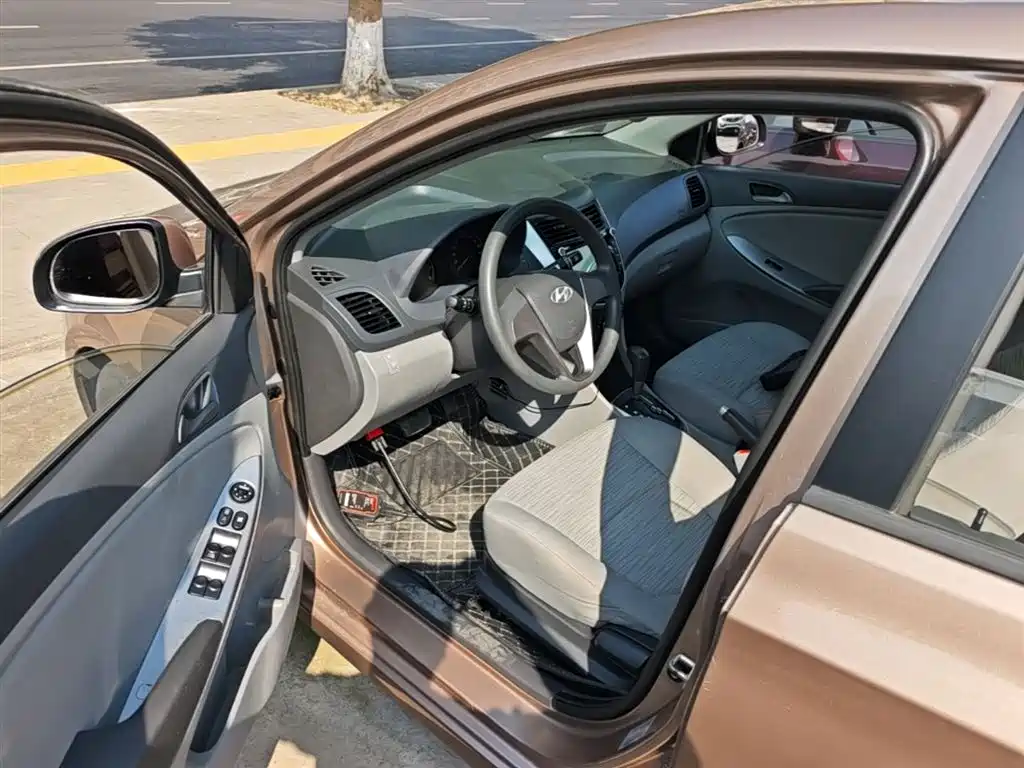 Hyundai Verna 2016 1.4L Automatic Smart GLS фото 16