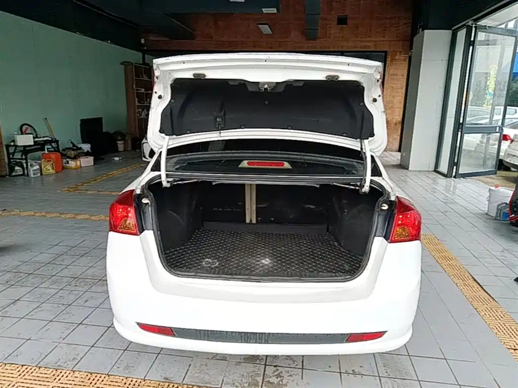 Buick Excelle 2015 1.5L Manual Classic фото 19