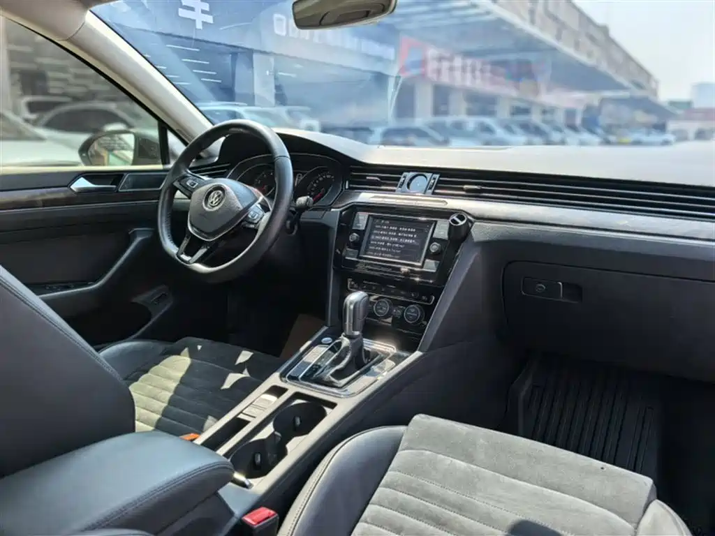Volkswagen Magotan 2018 330TSI DSG Luxury фото 19
