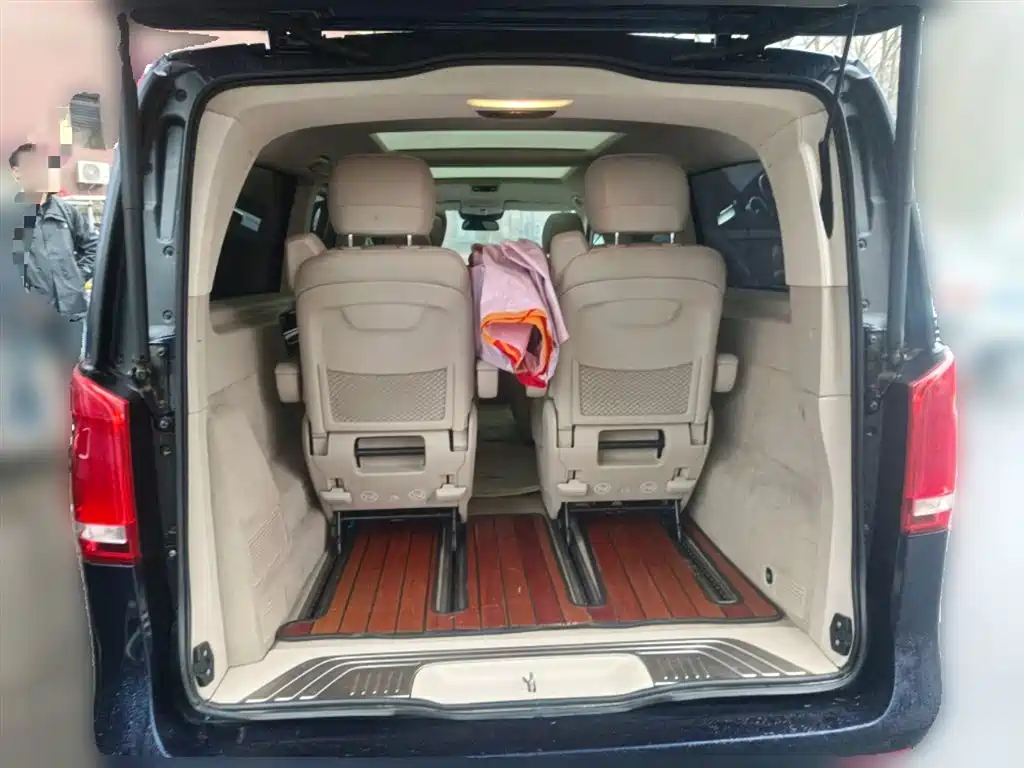 Mercedes-Benz V-Class 2017 Model V 260 L Premium Extended Edition фото 10