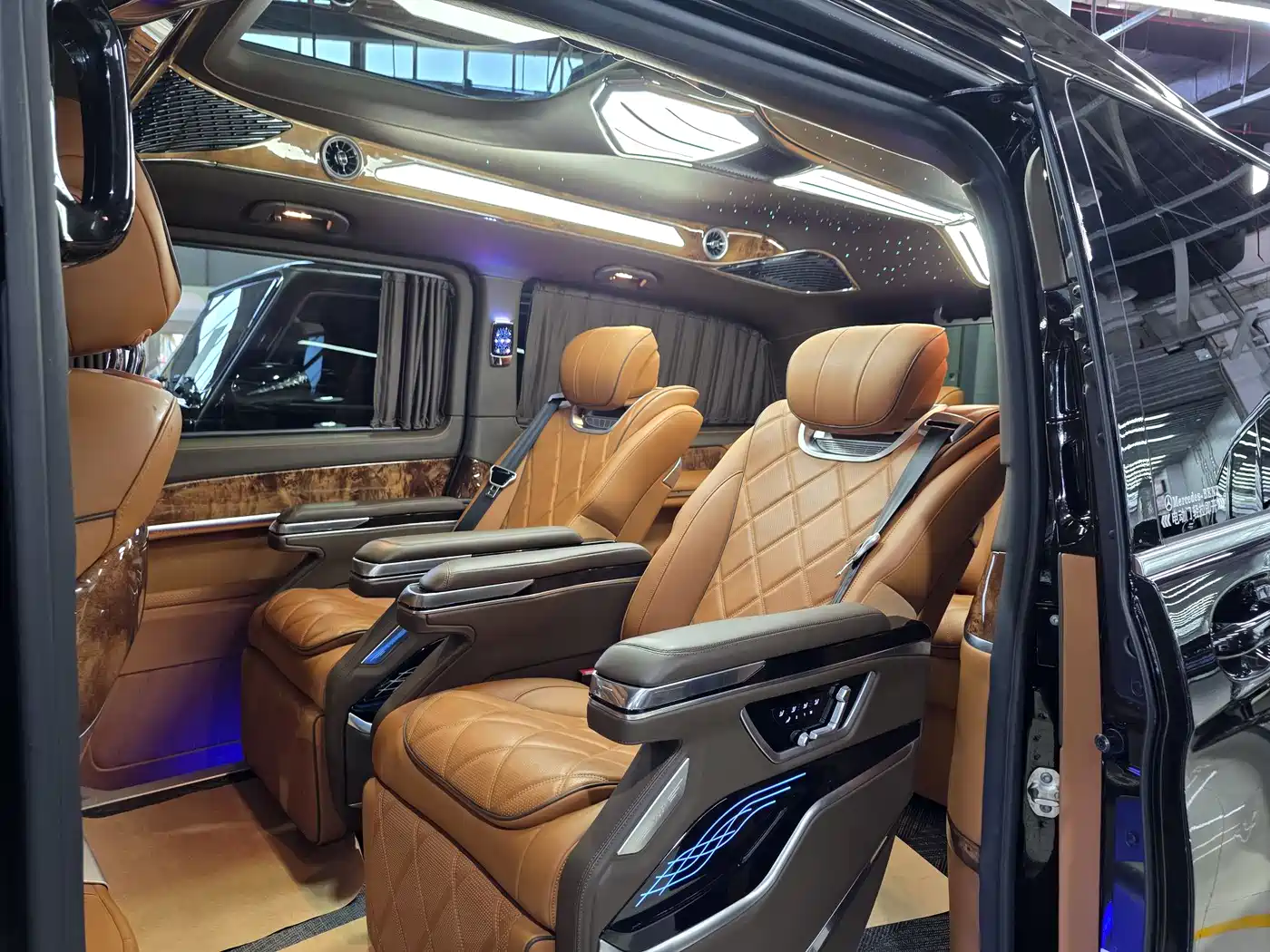 Mercedes-Benz V-Class 2022 V 260 L Long Wheelbase Prestige Edition фото 19