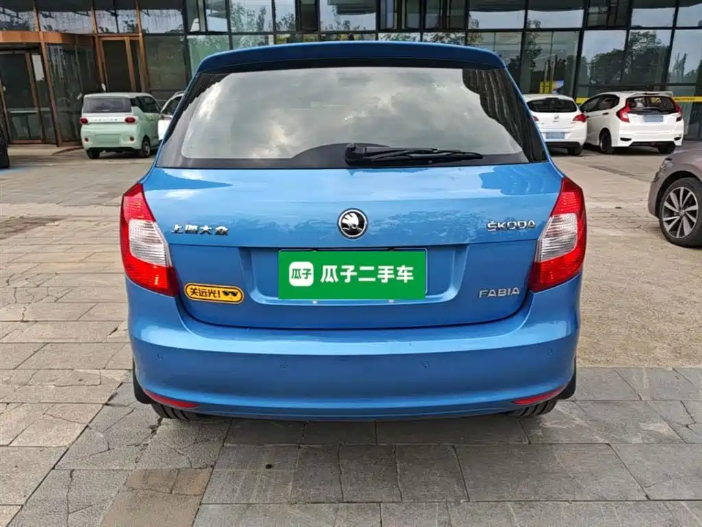 Škoda Fabia 2014 1.4L Automatic Crystal Spirit Edition фото 6