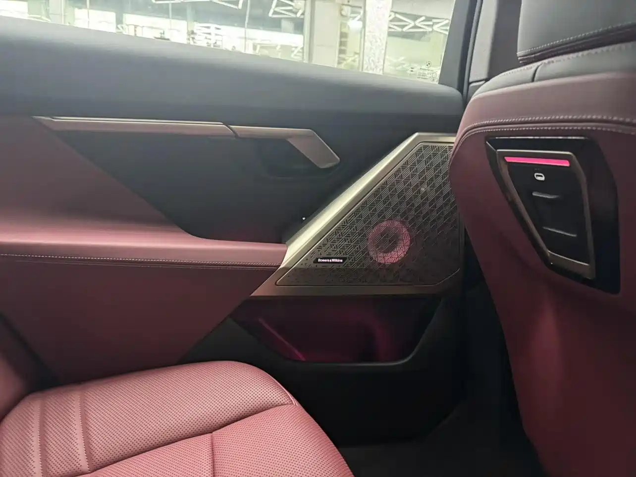 BMW 5 Series 2025 530Li Leading Luxury Package фото 4