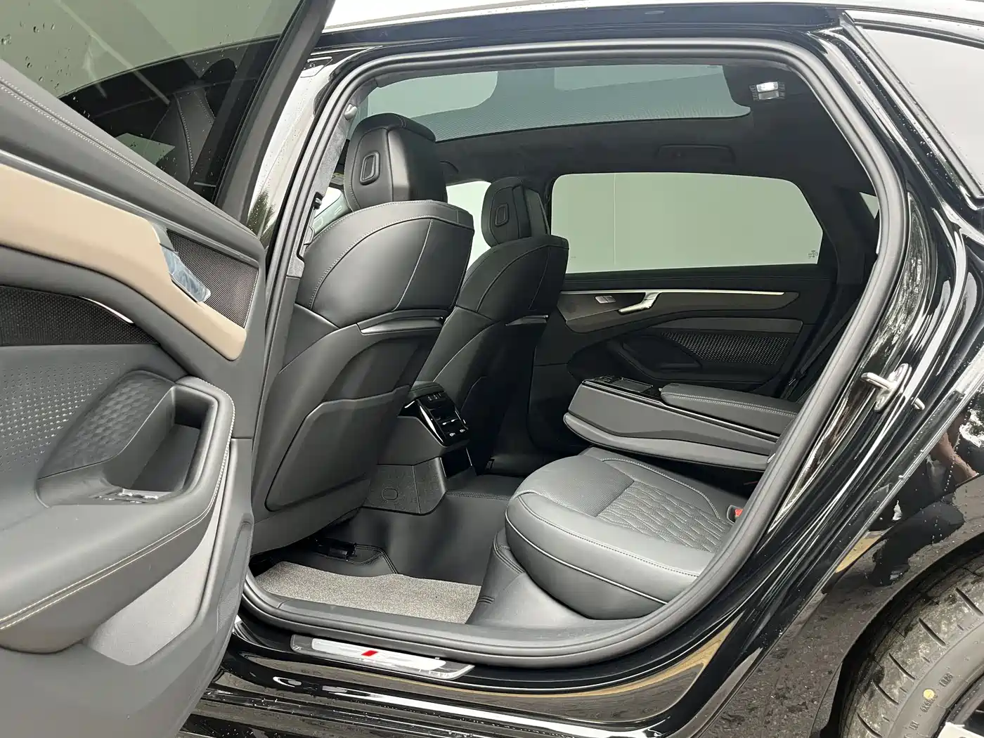 Audi A6L 2026 Model 3.0T Sport Edition фото 8