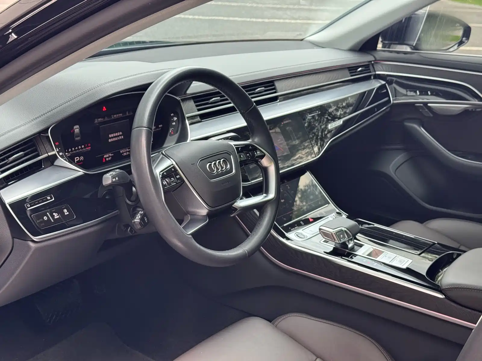 Photo 9 - Audi A8