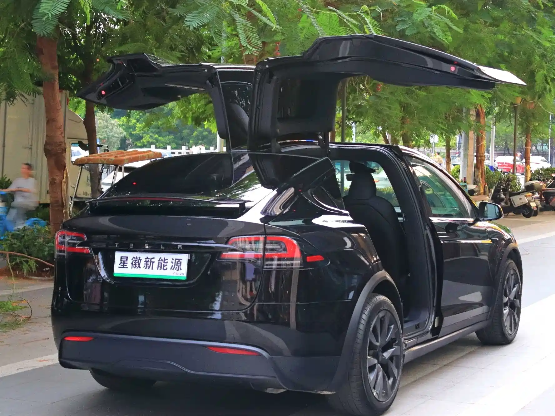 Фото 23 - Tesla Model X