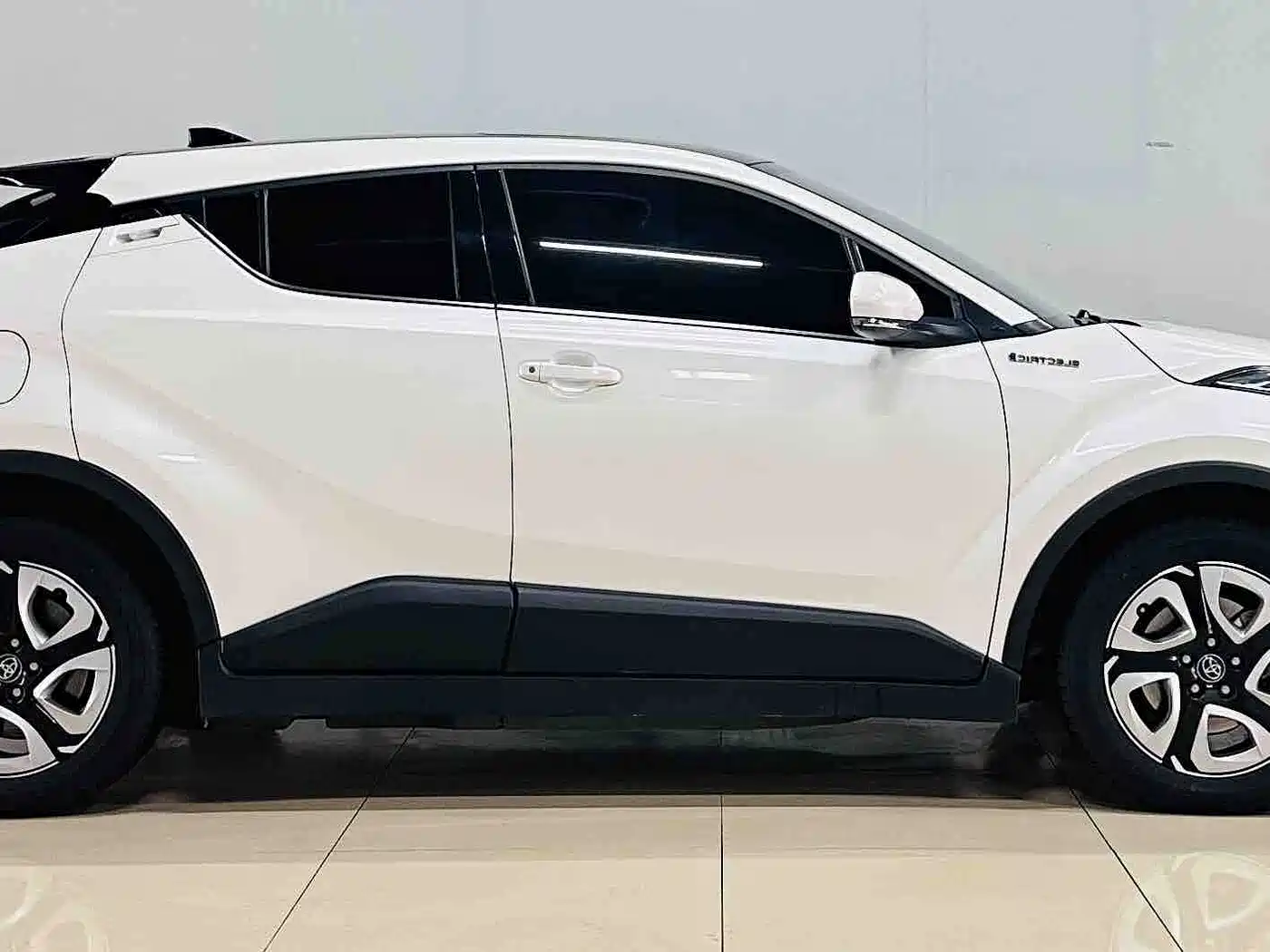Toyota C-HR EV 2020 Luxury Sunroof Edition фото 4
