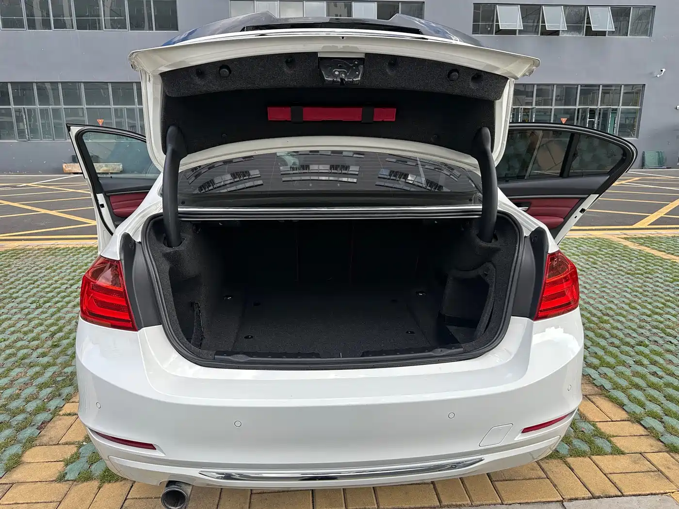 Фото 11 - BMW 3 Series
