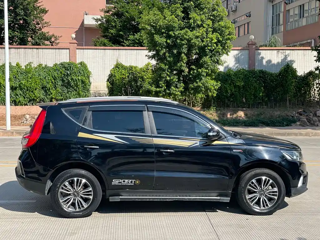 Фото 13 - Geely Emgrand X6