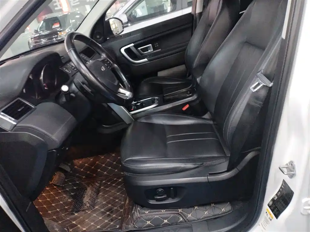 Land Rover Discovery Sport 2018 240PS HSE Edition фото 11