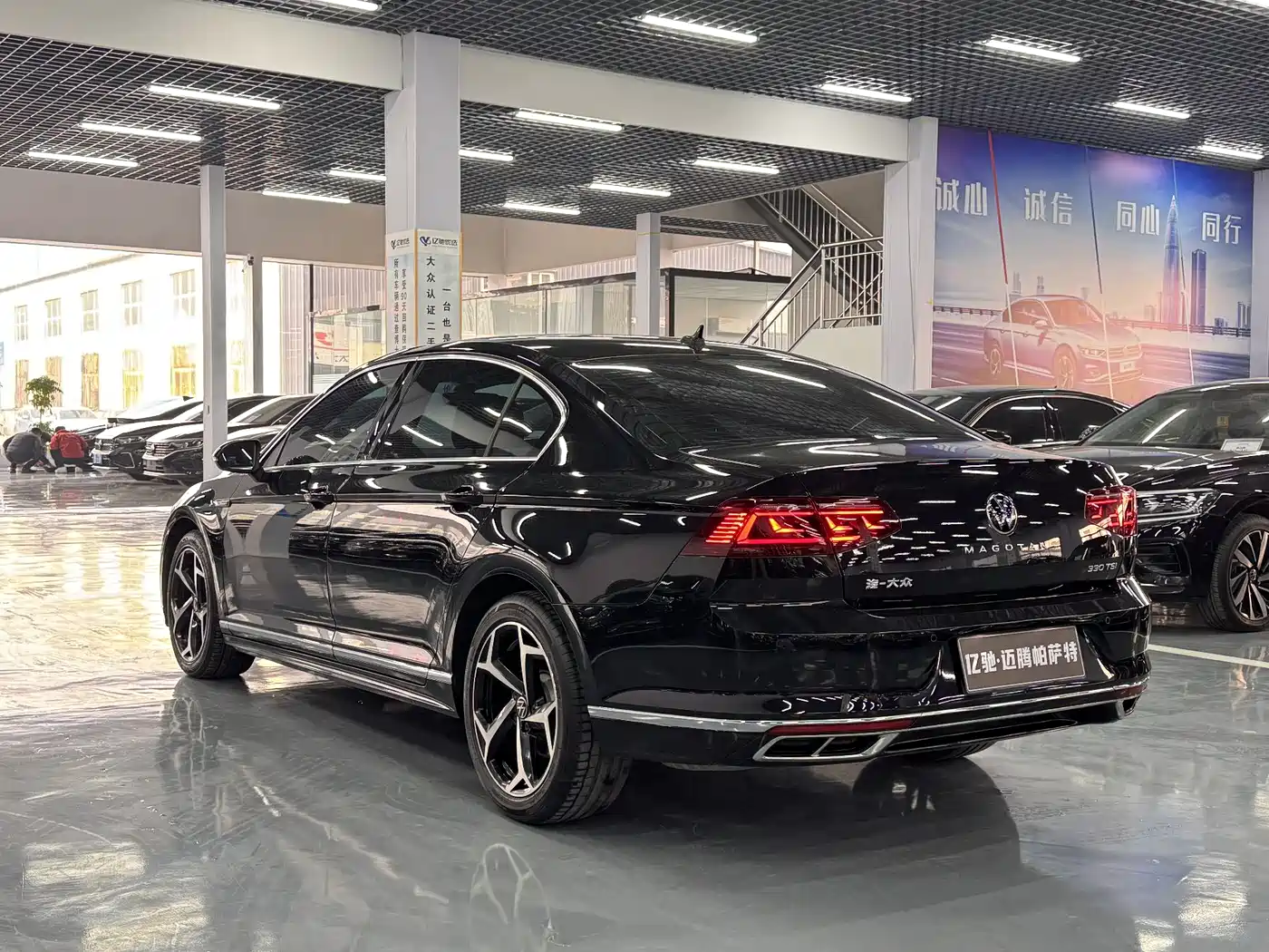 Volkswagen Magotan 2023 Model 2 Million Commemorative Edition 330TSI DSG Luxury фото 4