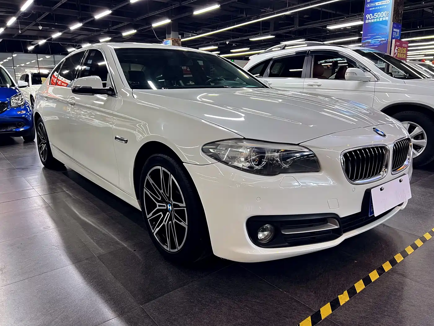 BMW 5 Series 2014 525Li Leading фото 3