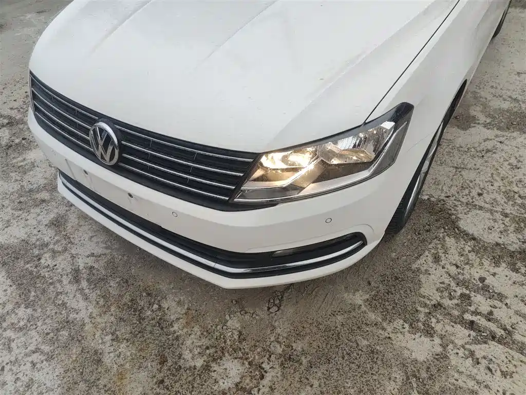 Volkswagen Lavida 2017 1.6L Automatic Comfort Edition фото 18