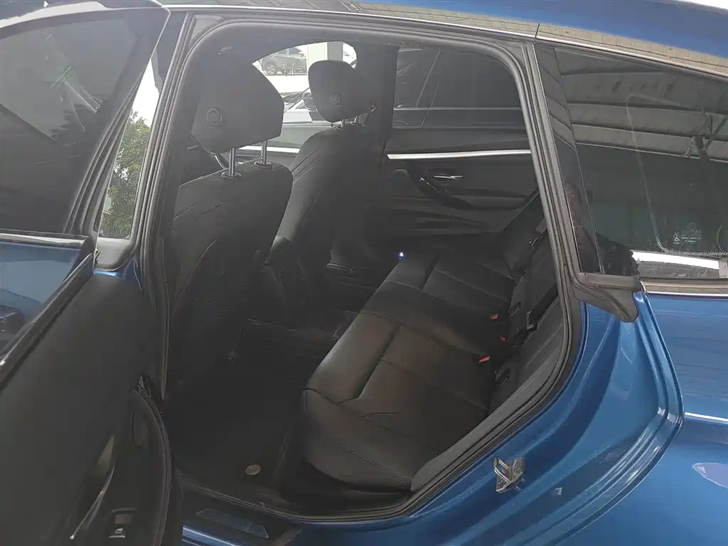 BMW 3 Series GT 2020 320i M Sport Package фото 17