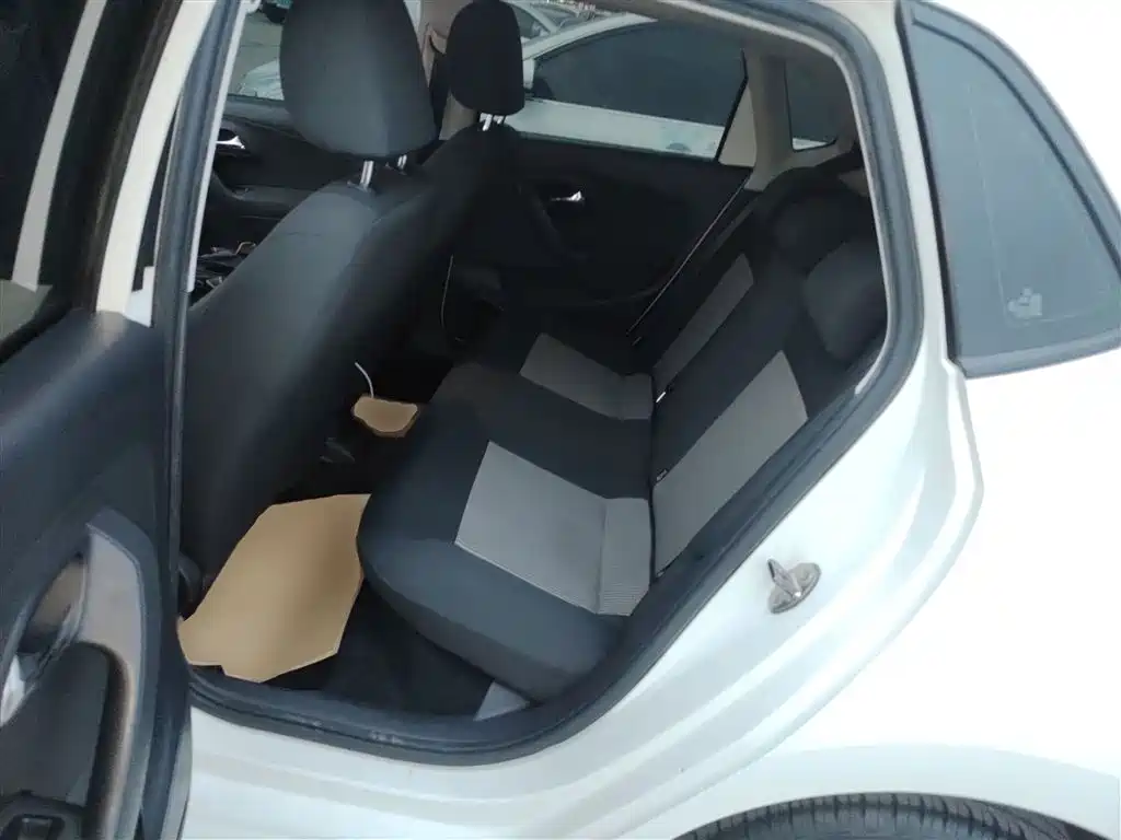 Volkswagen Polo 2016 1.4L Automatic Trend фото 13