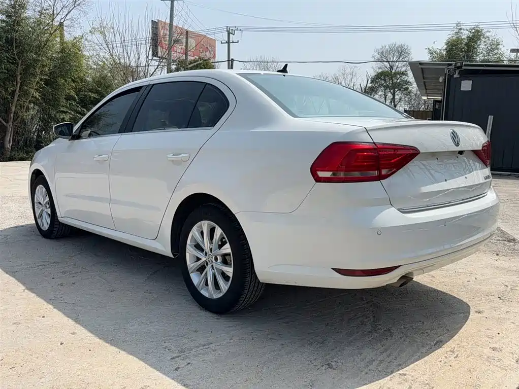 Volkswagen Lavida 2017 1.6L Automatic Comfort Edition фото 22