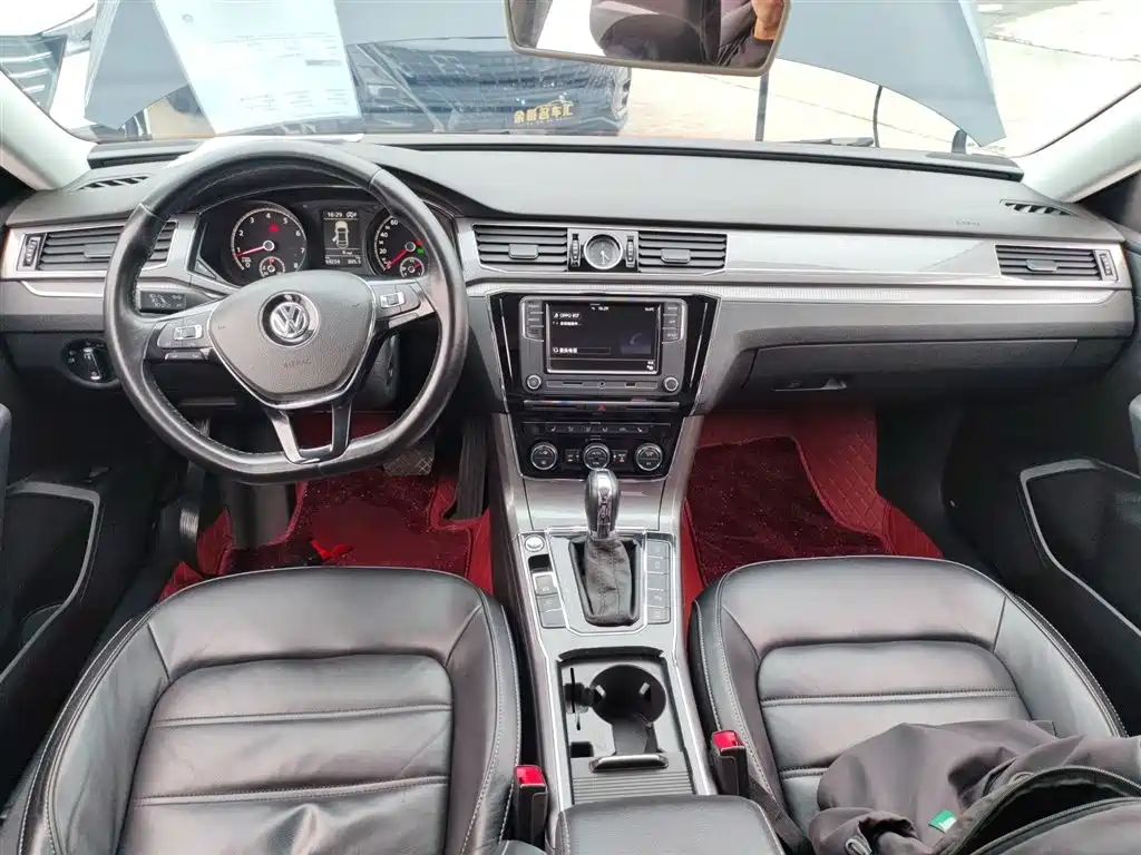Volkswagen Passat 2017 330TSI DSG Prestige фото 10