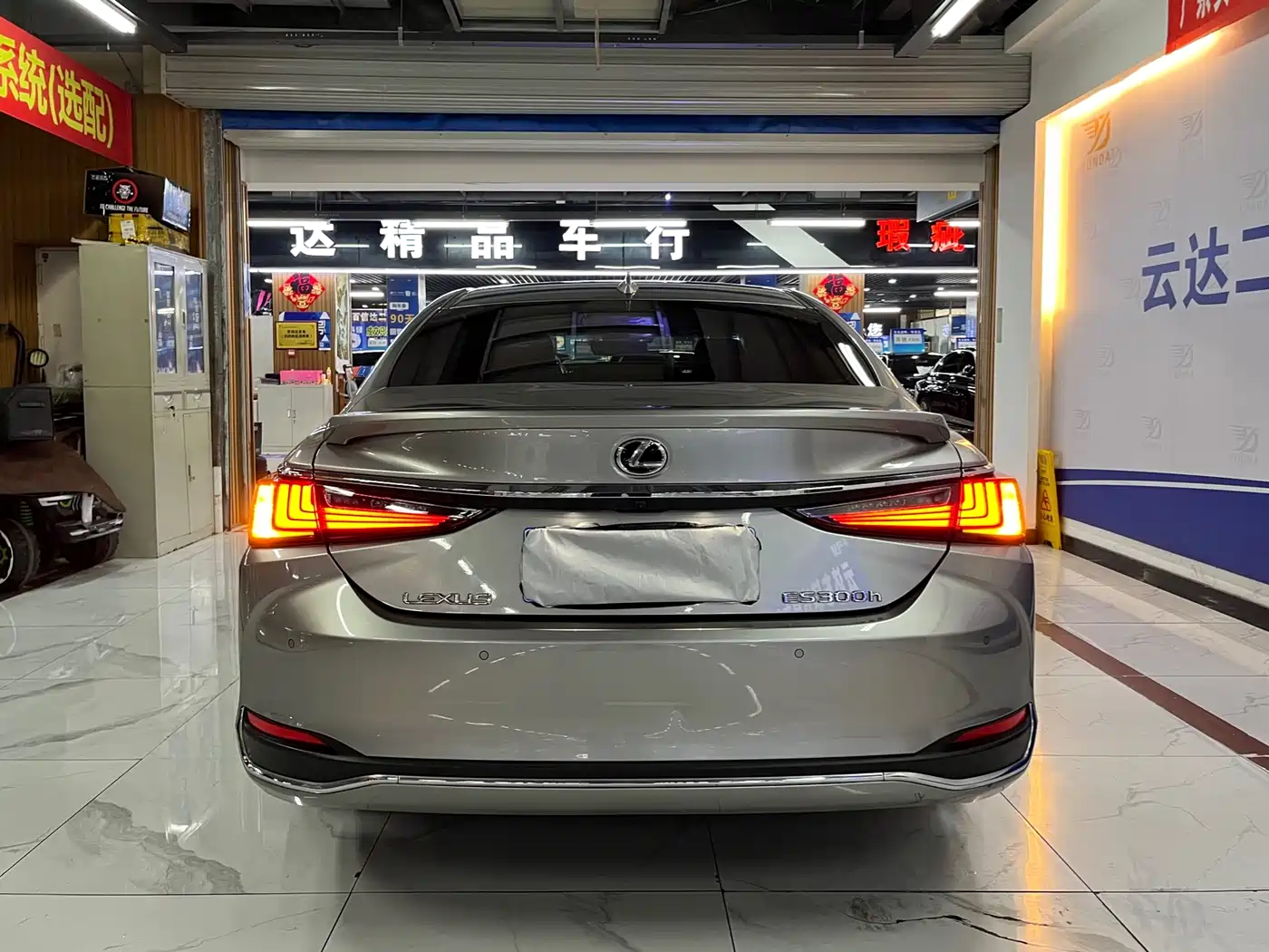 Lexus ES 2022 300h Excellence Edition фото 4
