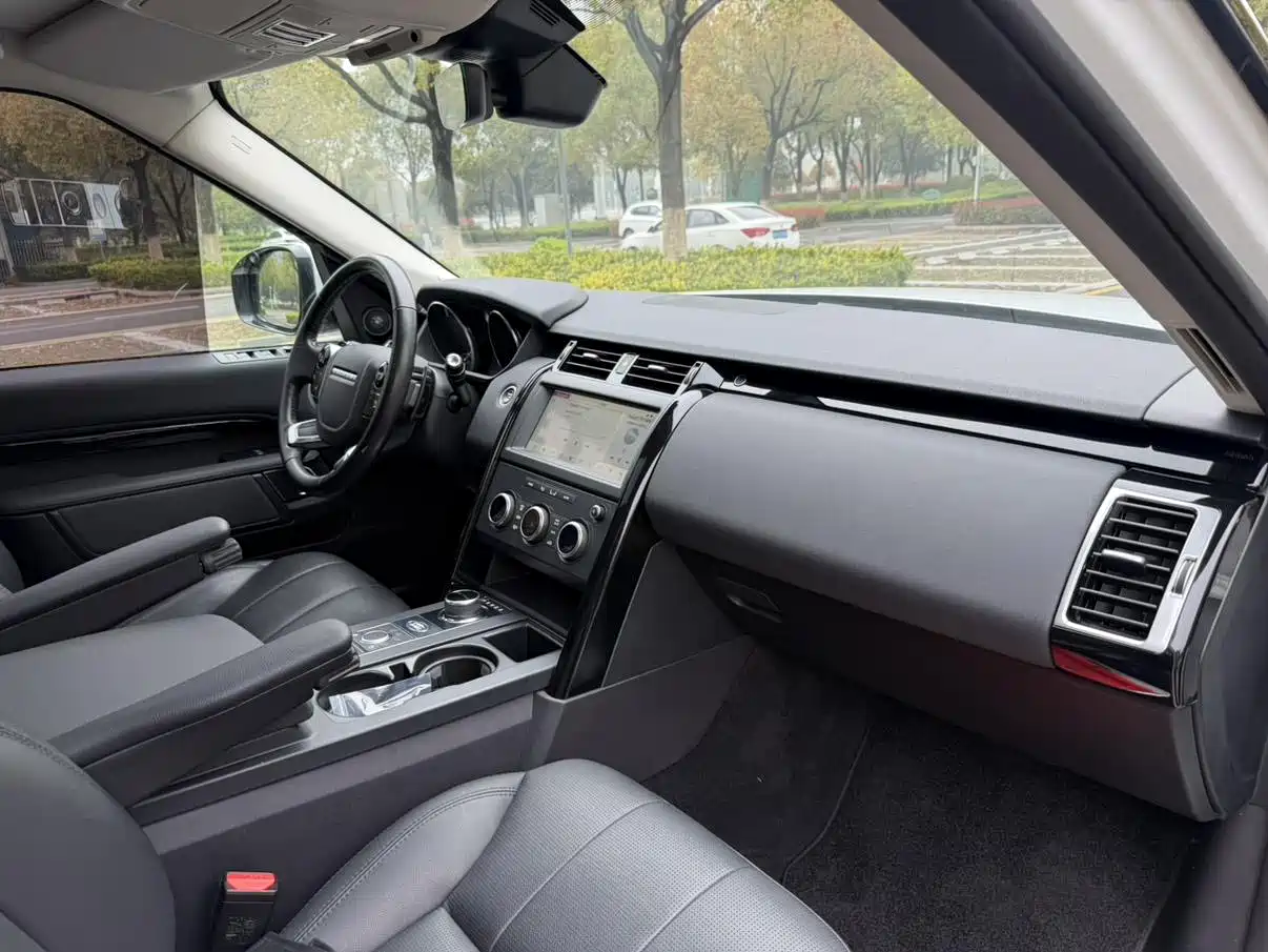 Land Rover Discovery 2018 3.0 SC V6 SE фото 8