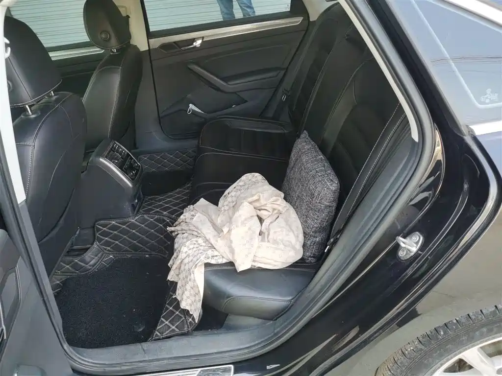 Volkswagen Passat 2017 280TSI DSG Prestige фото 18