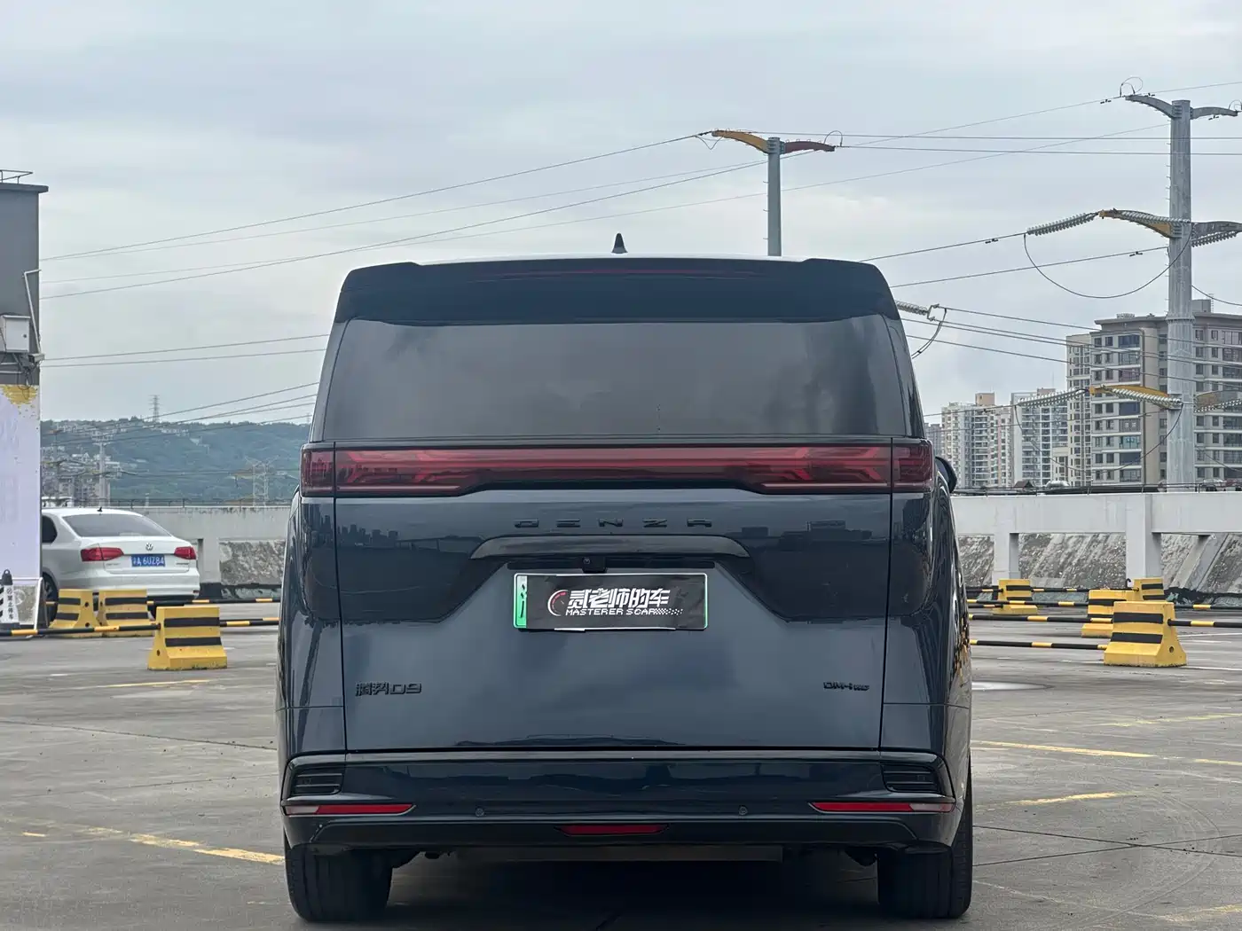 Denza D9 2022 DM-i 970 AWD Flagship фото 5