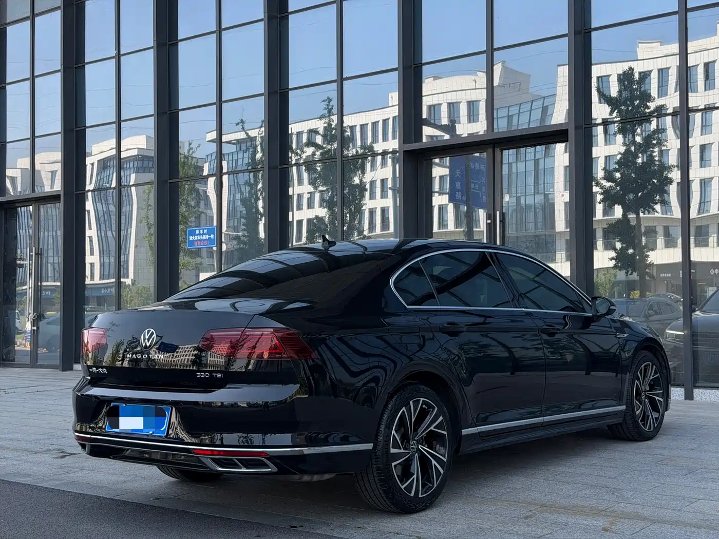 Volkswagen Magotan 2023 Model 2 Million Commemorative Edition 330TSI DSG Luxury фото 6