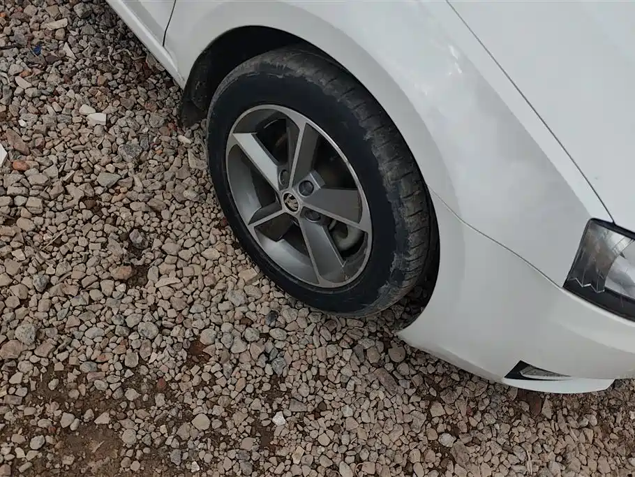 Škoda Octavia 2016 1.6L Automatic Smart Edition фото 6