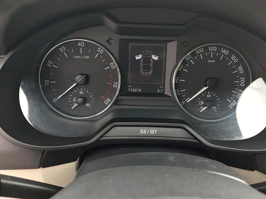 Škoda Octavia 2016 1.6L Automatic Smart Edition фото 14