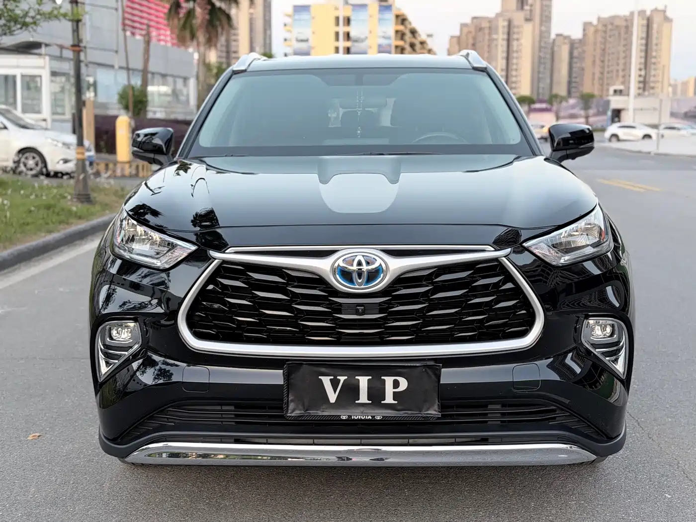 Photo 2 - Toyota Highlander