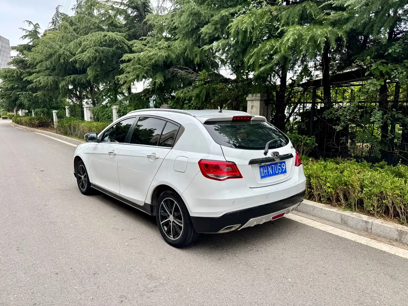 Фото 3 - Geely Emgrand