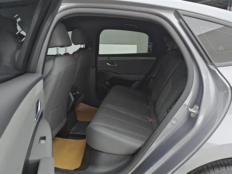BYD Qin PLUS 2025 DM-i Smart Drive 55KM Leader фото 11