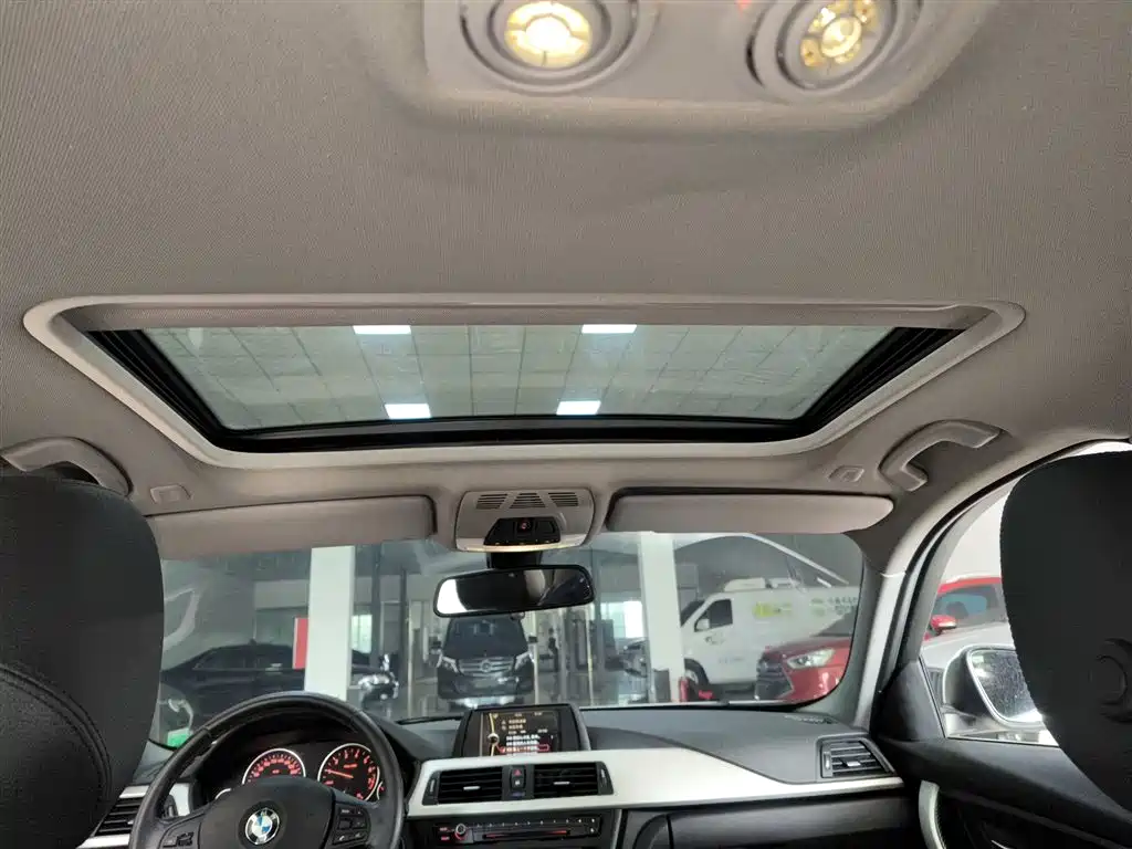 BMW 3 Series 2014 320Li Fashion фото 21