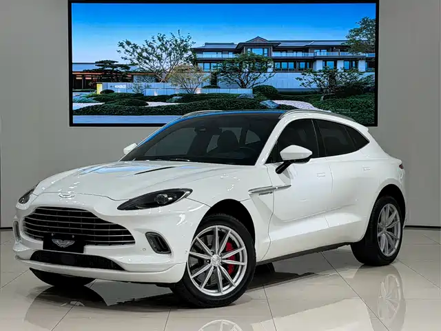 aston-martin dbx