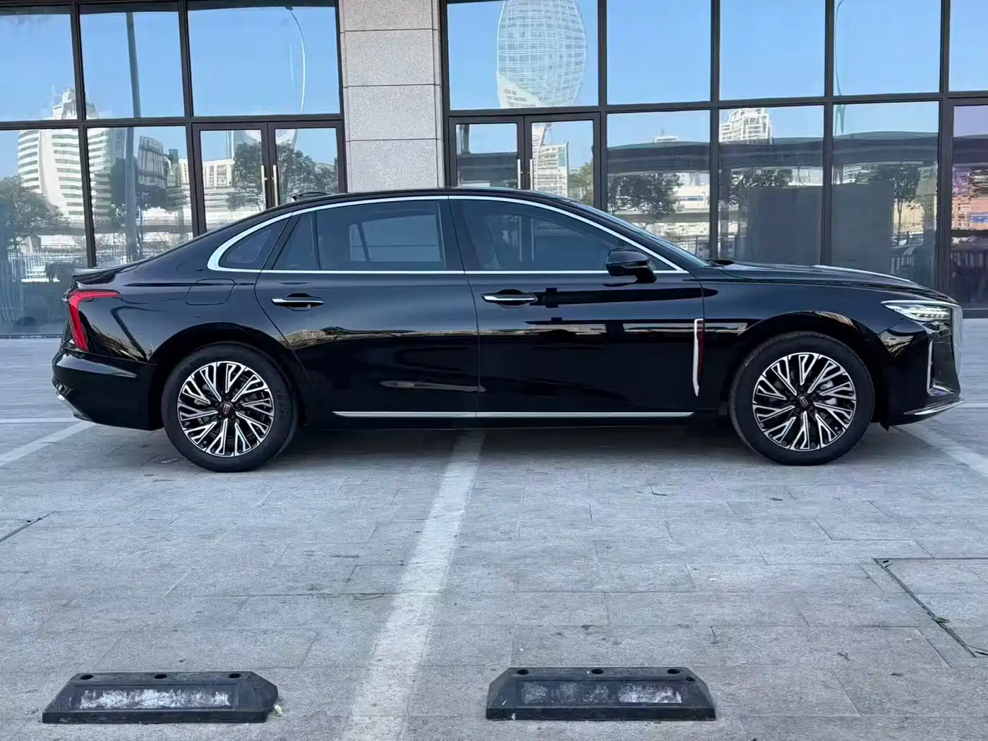 Hongqi H5 2023 2.0T Auto Smart Connect Flag Comfort фото 4