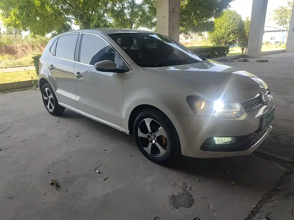 Volkswagen Polo 2016 1.4L Manual Trend фото 4