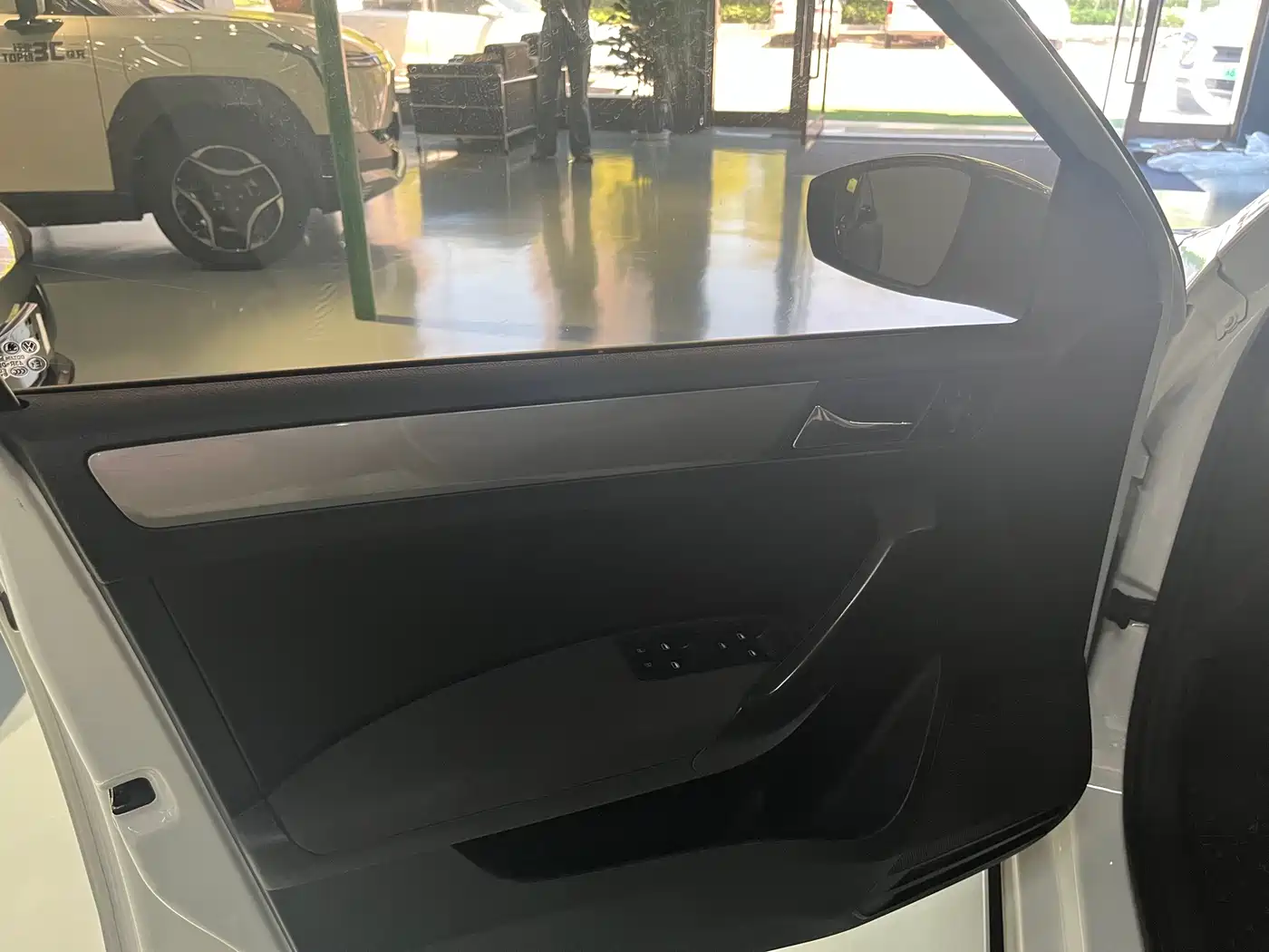 Volkswagen Santana 2016 Cross 1.6L Automatic Trend фото 10