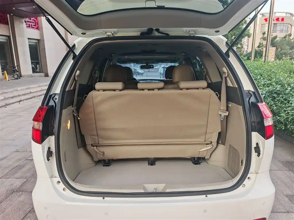BYD M6 2015 2.4L Automatic Premium Edition фото 16