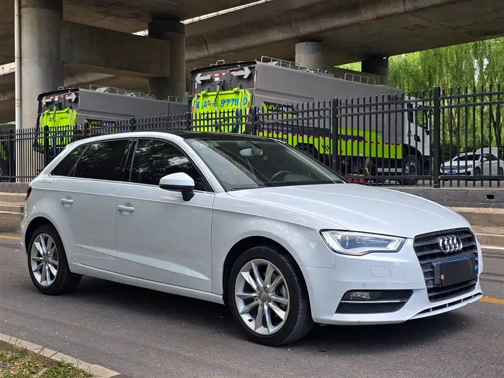 Audi A3 2014 Sportback 35 TFSI Automatic Comfort фото 3