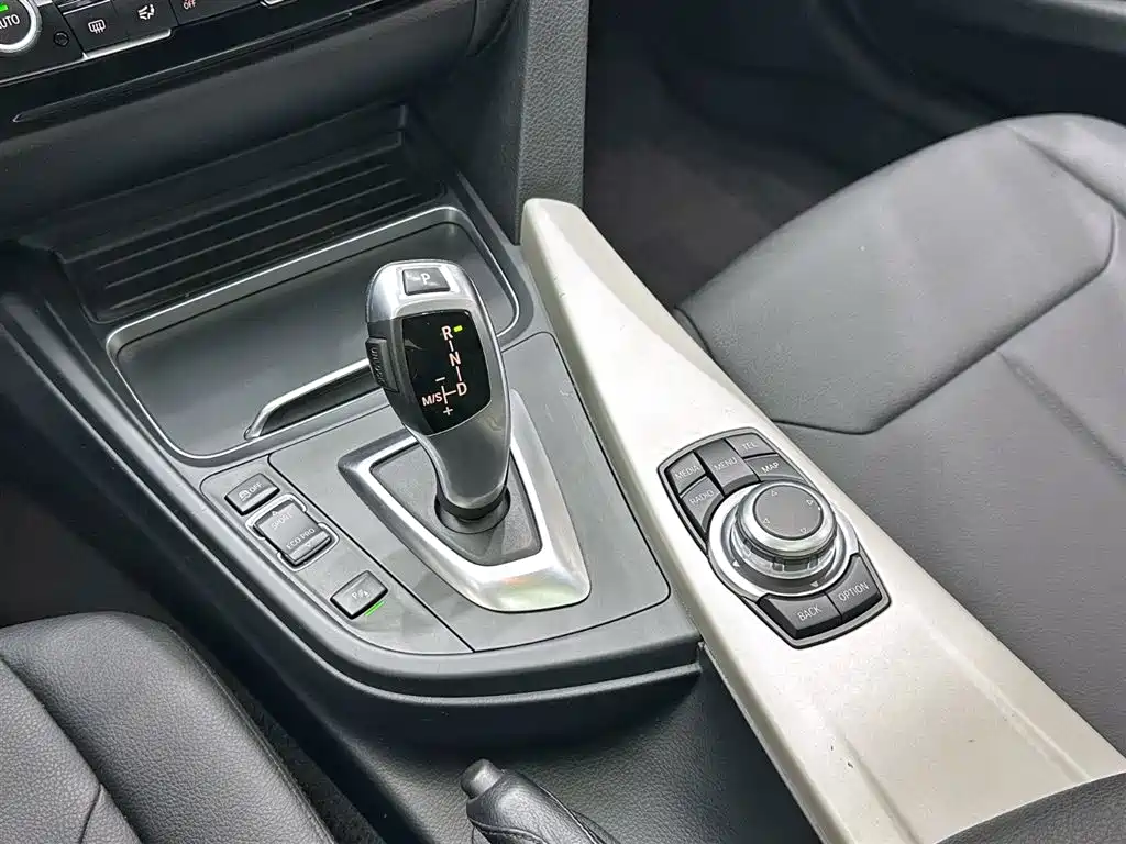 BMW 3 Series 2016 320Li Fashion Model фото 18