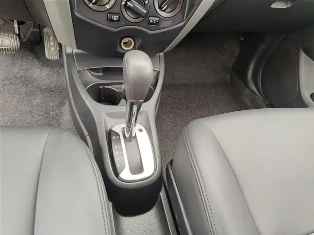 Nissan Livina 2015 2013 1.6XE CVT Comfort