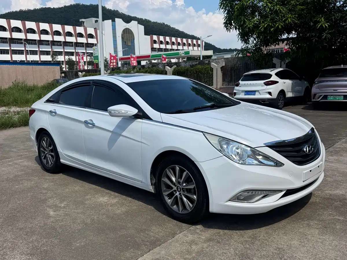 Hyundai Sonata 2013 2.0L Automatic Luxury Edition фото 3