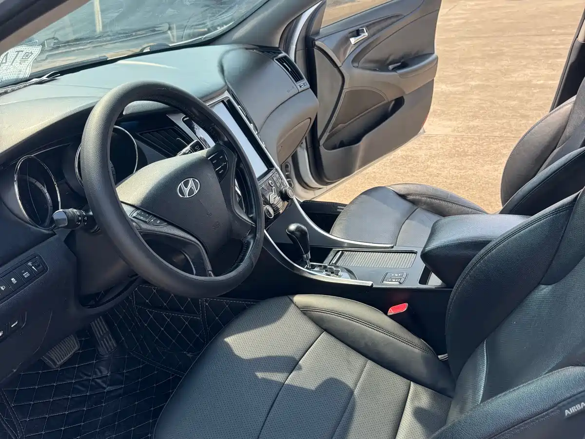 Hyundai Sonata 2013 2.0L Automatic Luxury Edition фото 7
