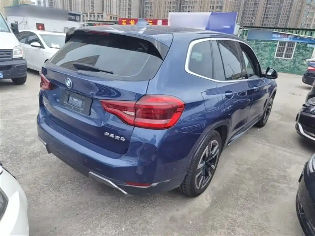 BMW iX3 2021 Leading фото 7
