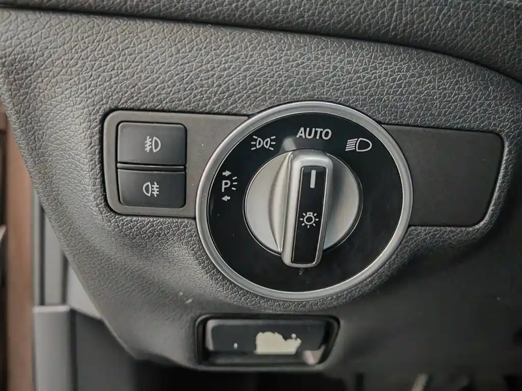 Mercedes-Benz GLA 2015 GLA 220 4MATIC Fashion Edition фото 21
