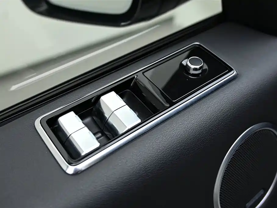 Land Rover Range Rover Sport PHEV 2018 Model P400e фото 23