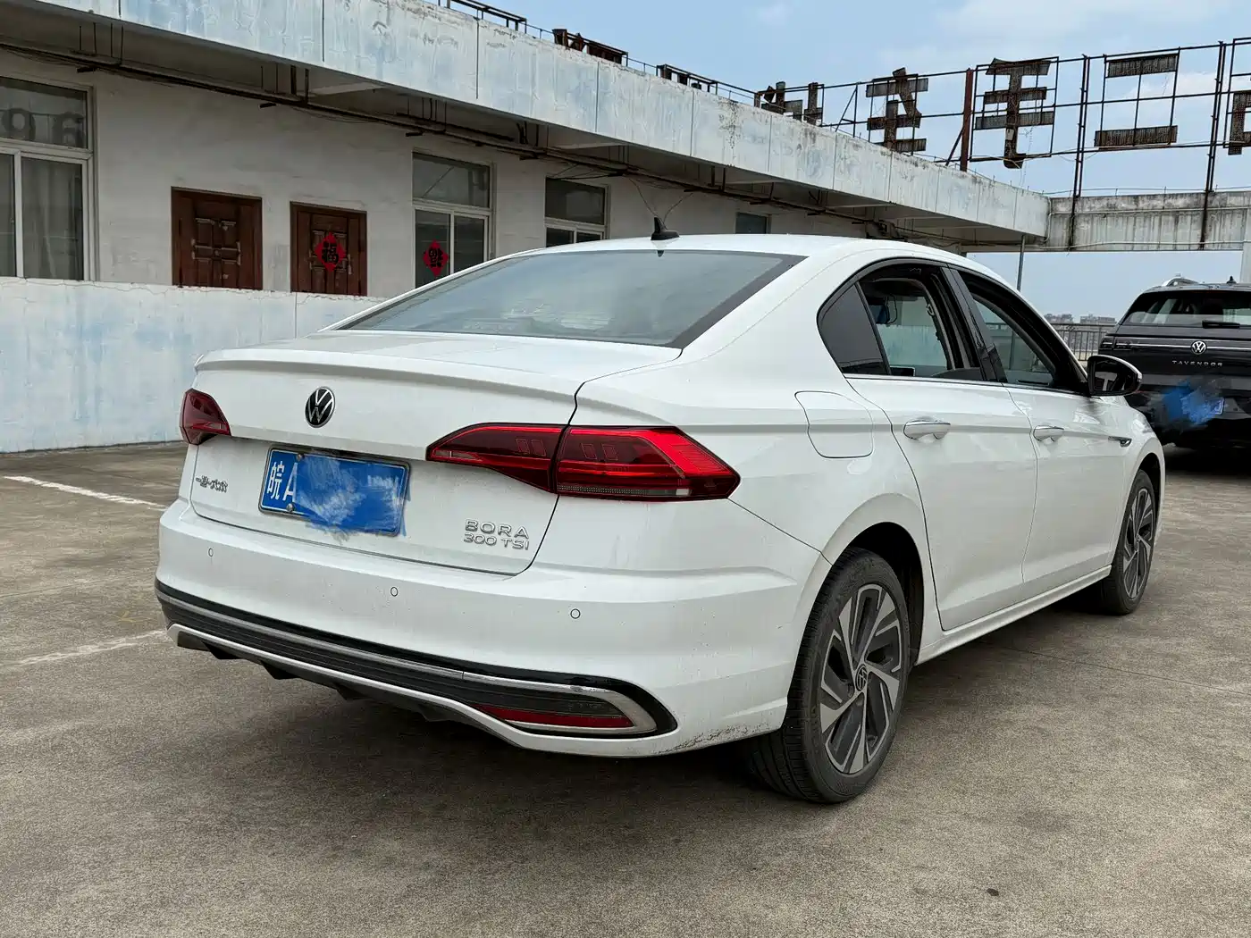 Volkswagen Bora 2023 300TSI DSG Premium Edition фото 4