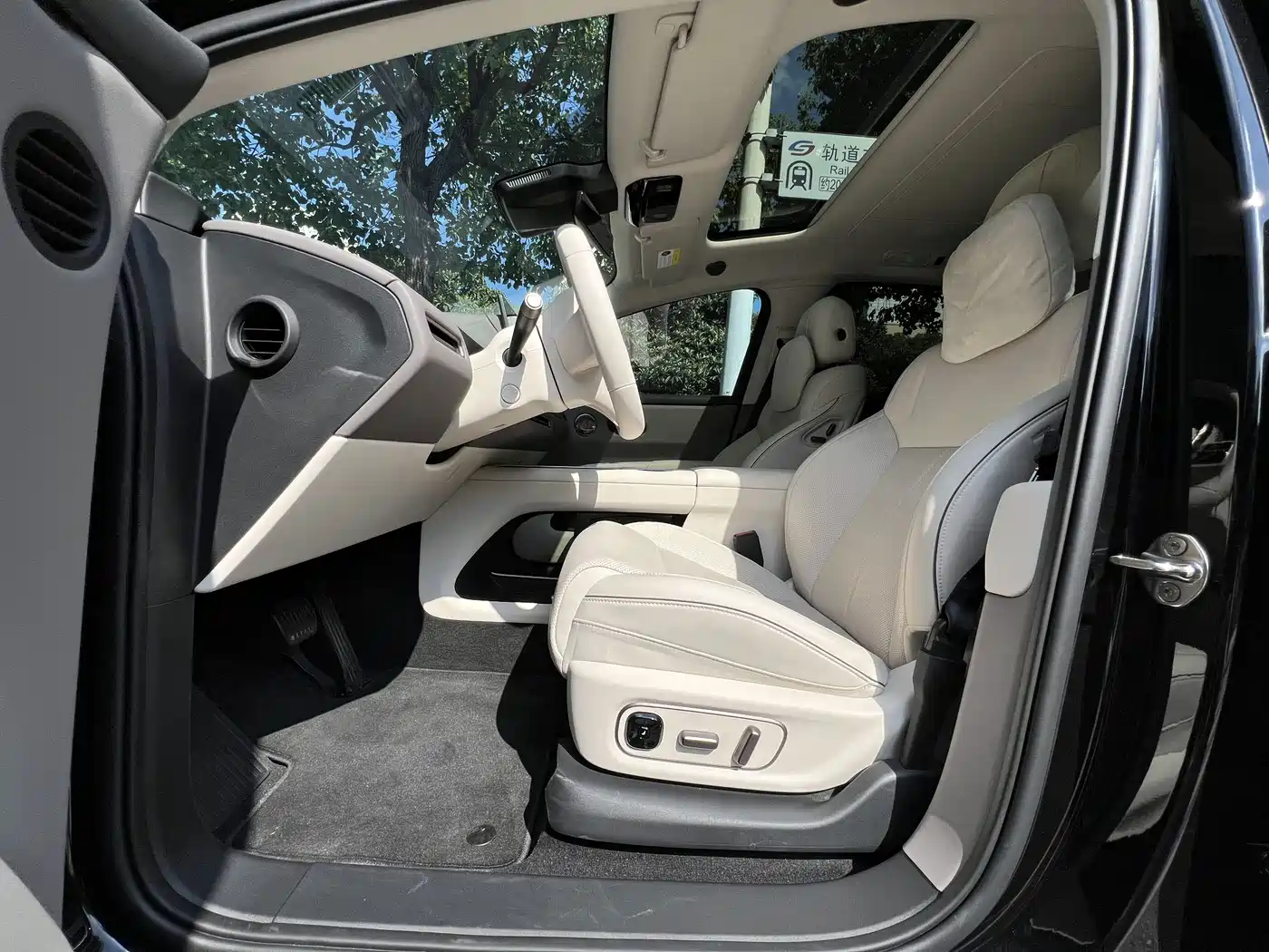 Photo 11 - Li Auto Li i8