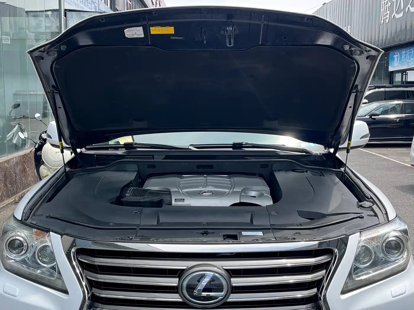 Lexus LX фото 16
