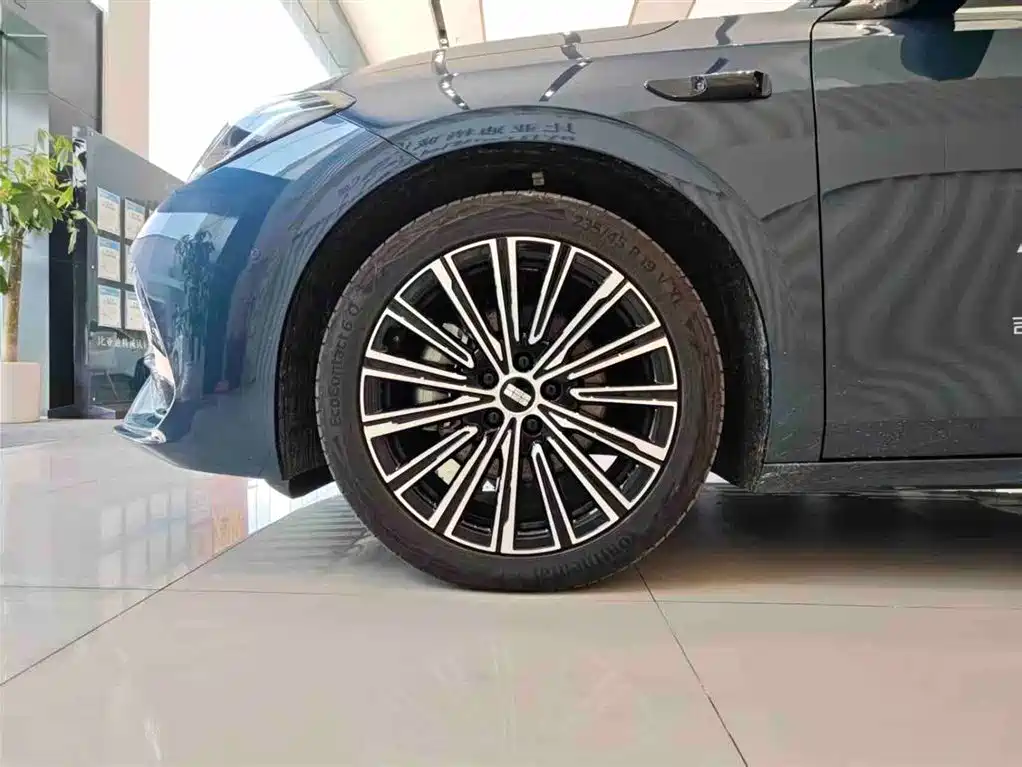Geely Galaxy Galaxy A7 2025 EM-i фото 15