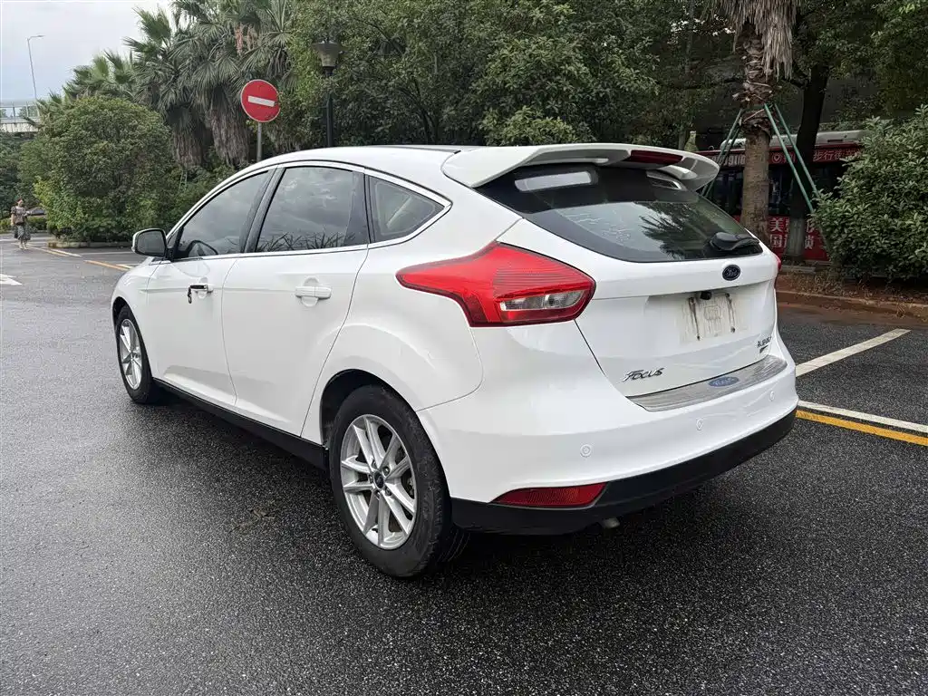 Фото 6 - Ford Focus